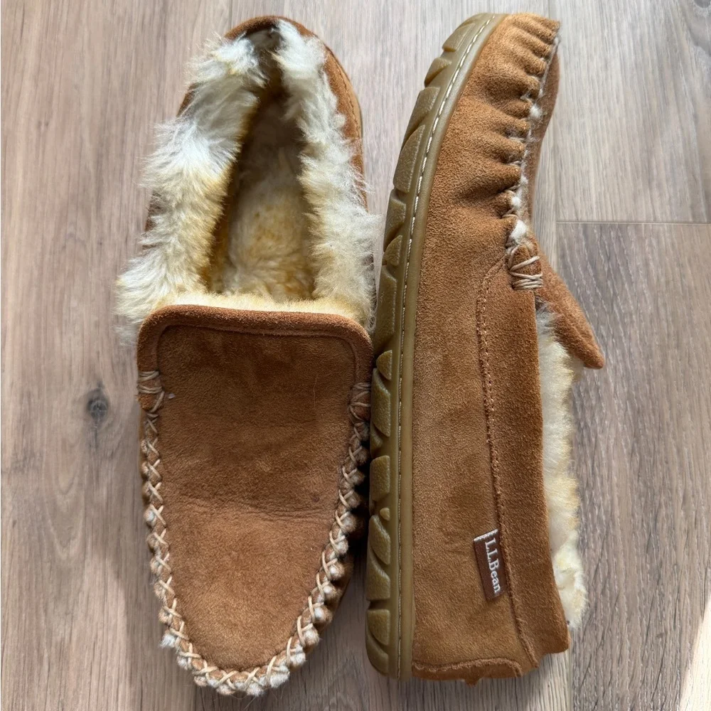 LL Bean Wicked Good Brown Moccasin Slippers size W 9.5 M Shearling - Picture 1 of 7